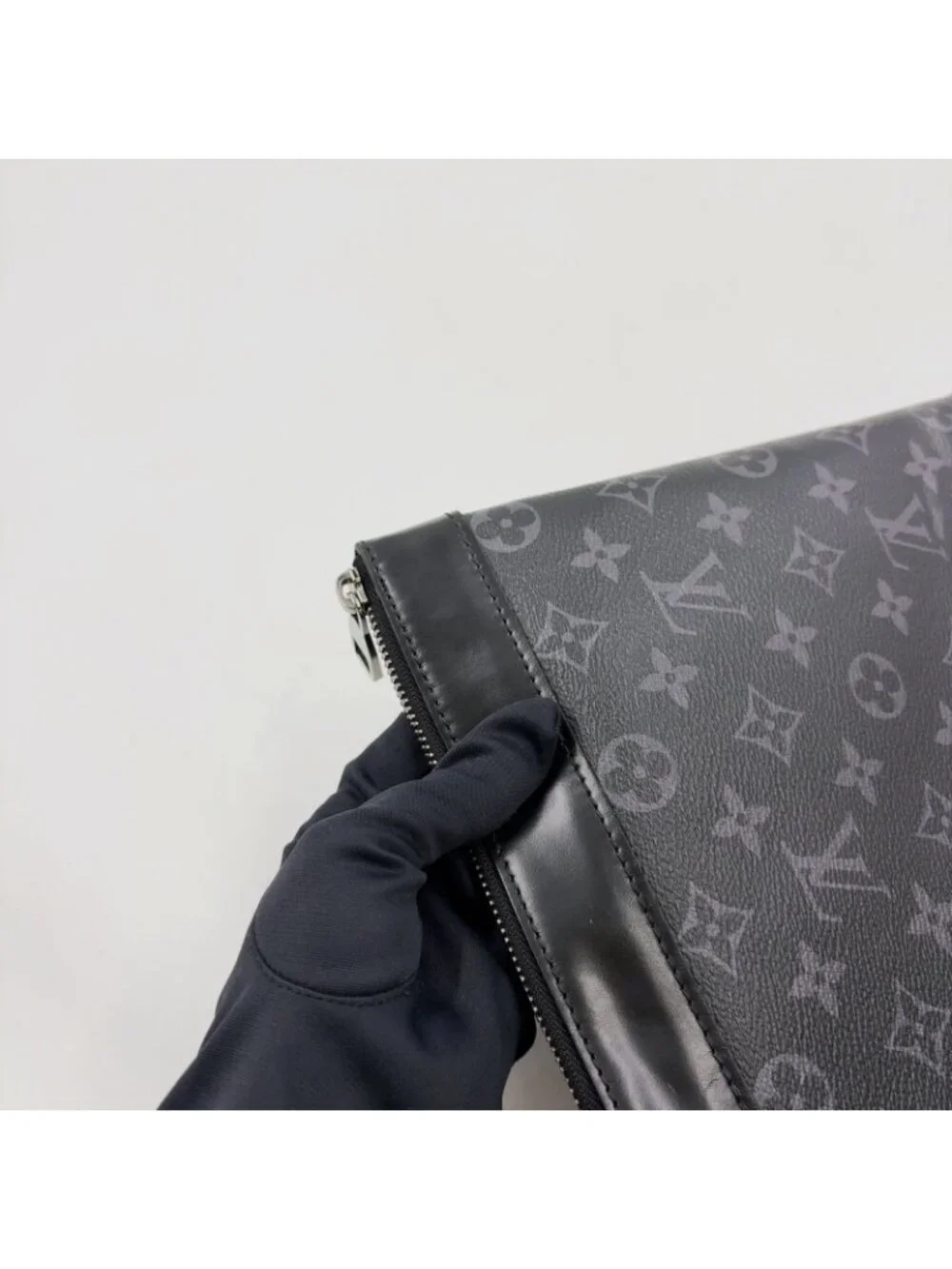 Louis Vuitton Pochette Discovery Monogram Eclipse Leather Black Clutch Silver